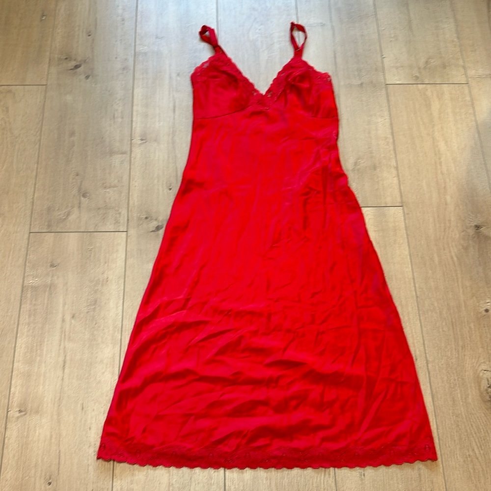 Red Vintage Slip